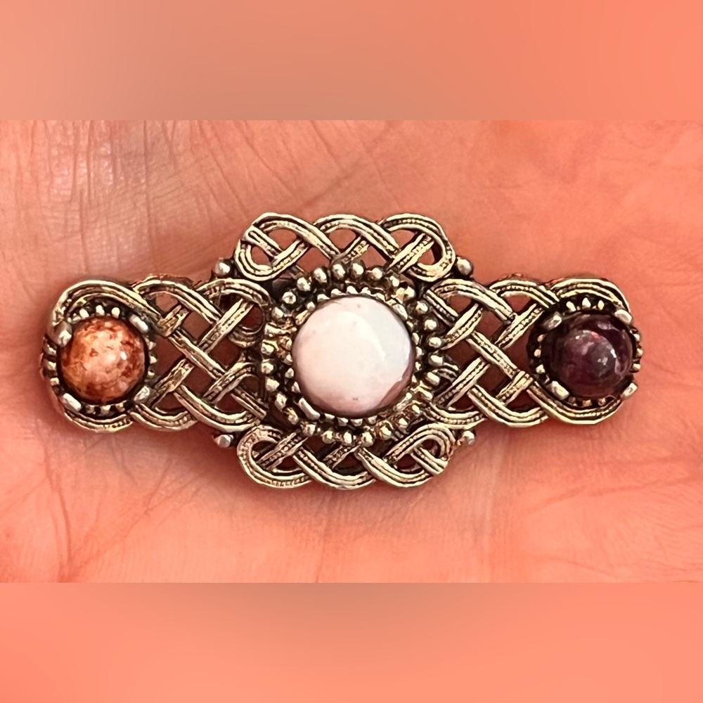 Collectible Signed Miracle Scotland Brooch VTG Celtic Knot Pin w/ Agate Glass